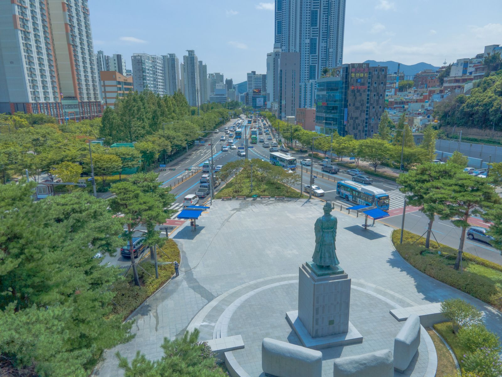 부산 서면과 연산동의 활기찬 도시 상권 풍경
